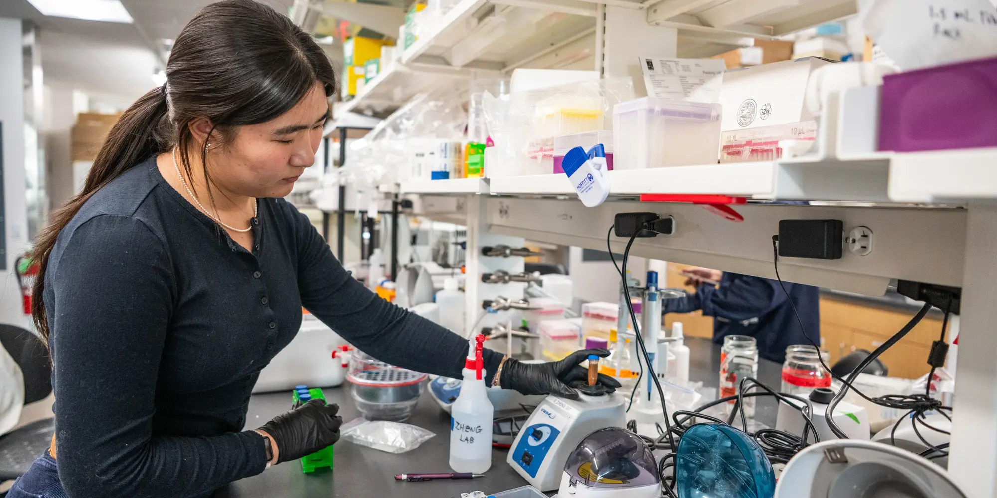 Cindy Jiang works in lab